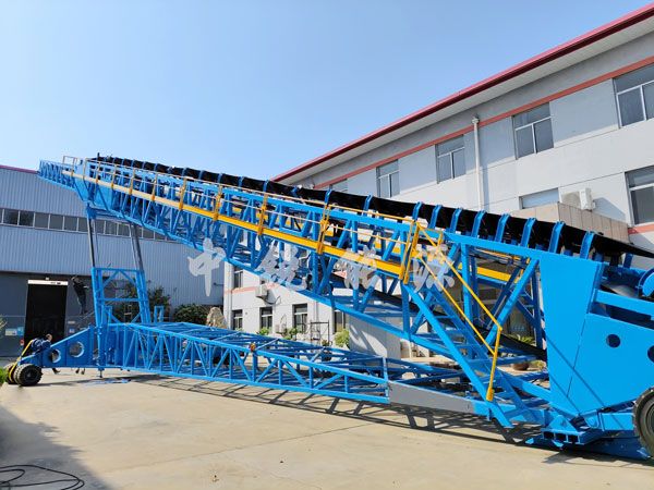 移動輪胎式裝船機(jī)